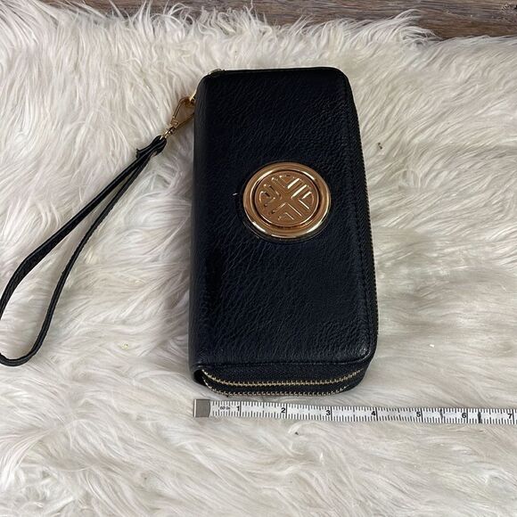 Ladies Black Clutch Wristlet , Zippered Pockets - Picture 3 of 7